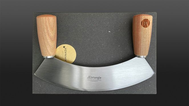 
                    Hachoir berceuse Caminada avec logo du grand chef Andreas Caminada