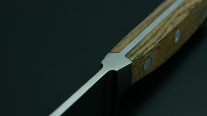 
                    The Güde kitchen knife has a 26cm long blade
