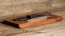 Cadeaux pour des hommes, couteau salsiz avec planche