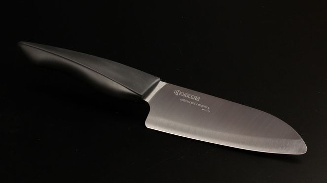 
                    Shin Santoku ist die 4. Generation der Kyocera Keramikmesser