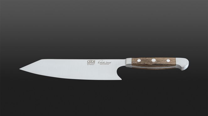 
                    Le Kiritsuke Güde combine le Gyuto et l'Usuba pour une polyvalence maximale