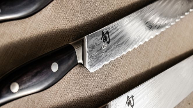 
                    Unique appearance of double-sided blade of the Nagare Black bread knife offering long-lasting cutting performance