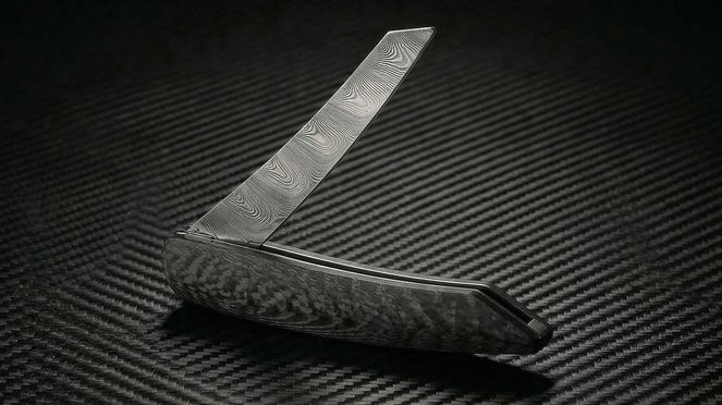 
                    Taschenmesser Diamant Carbon, ein Material in der Luftfahrt und im Motorsport verwendet, aber auch in der hochwertigen Uhrenindustrie und im Luxussegment