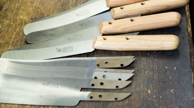 
                    The knives of the breakfast knives set are polished by hand