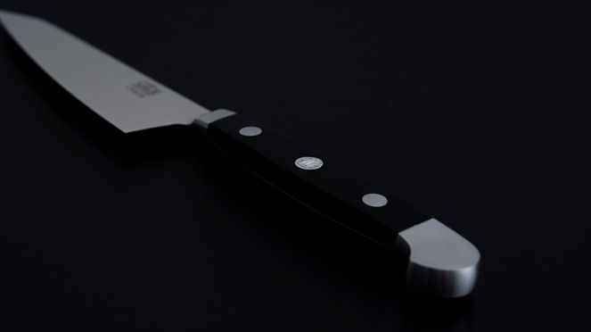 
                    Das Kiritsuke Alpha klein ist mit über 40 manuellen Arbeitsschritten handgefertigt