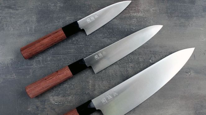 
                    couteau d'office Seki Magoroku avec couteau universel et Santoku