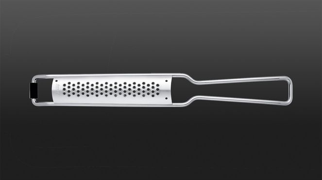 
                    Grâce à un procédé spécial de photogravure, la râpe à muscade dispose d'une surface de râpage tranchante en forme de couronne