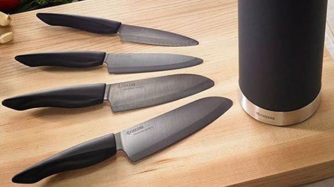 
                    Couteau de cuisine Shin grand Kyocera de la série Shin avec porte-couteau