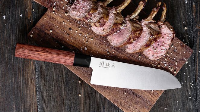 
                    Red Wood Santoku mit saftigem Fleisch