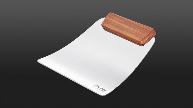 
                    Designorientierte Gemüseschaufel mit Griff aus gedämpftem FSC®-zertifiziertem Kirschholz