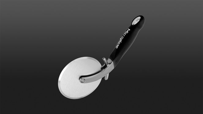 
                    Rasiermesserscharfe Edelstahlklinge des Profi Pizzaschneiders wie jene der Microplane® Reiben